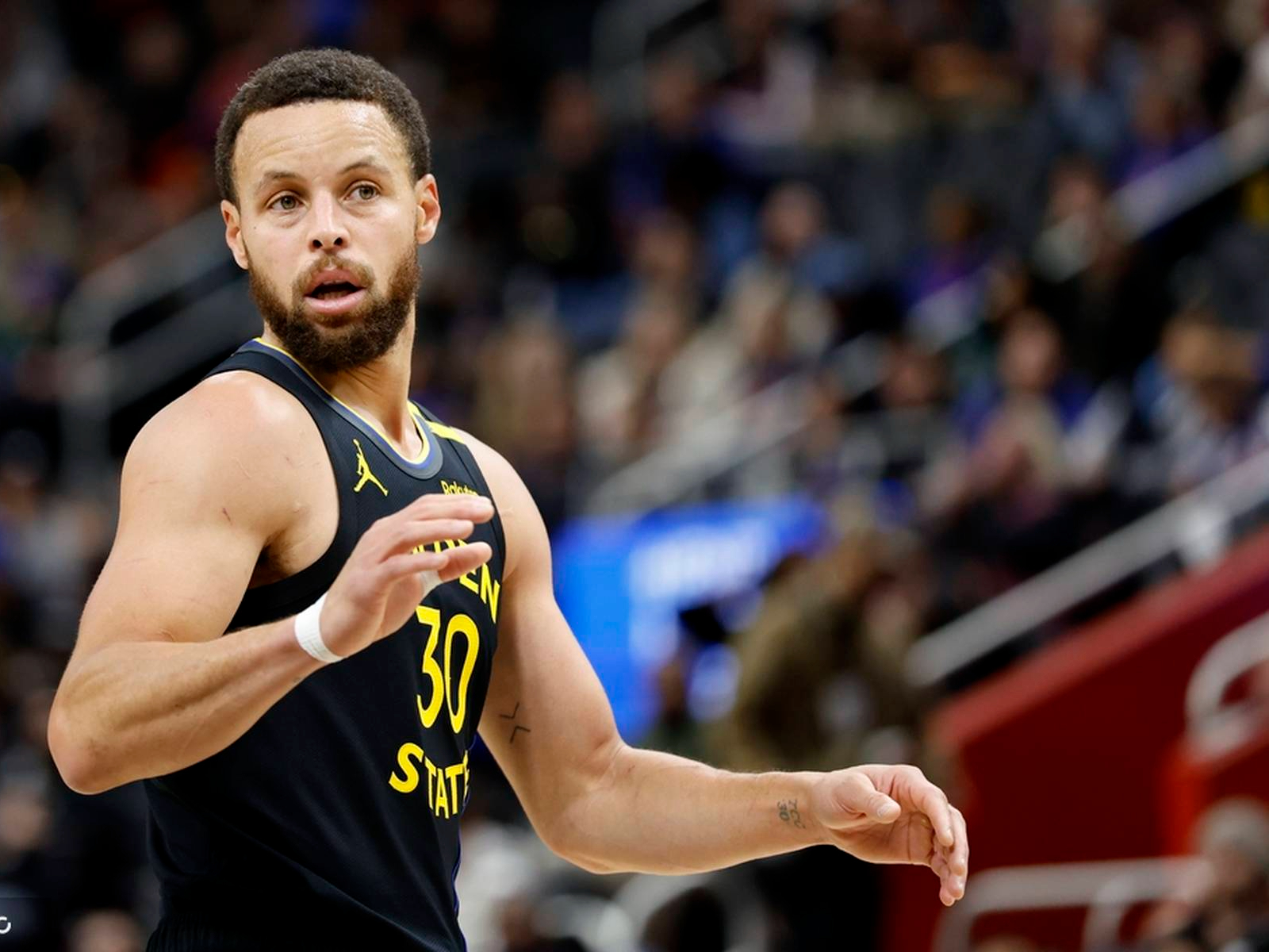 库里回归赛场，大胜首场状态亮眼，篮网观众沸腾！的简单介绍-乐动官方网站